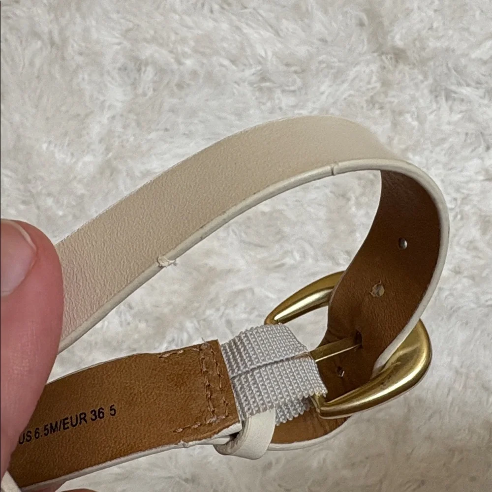 NEW In Box Vince Martina Ankle Strap Sandal In Milk Color Size 6 1/2 M